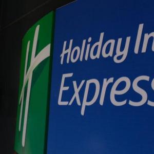 Holiday Inn Express   Istanbul   Atakoy metro